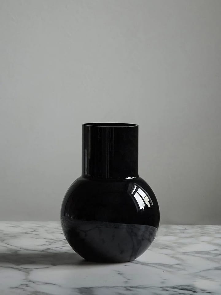Jarrón Pallo, negro 20 cm Skrufs Glasbruk