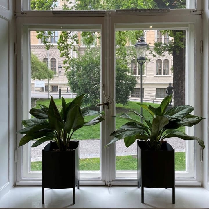Maceta Konvex Pot, Negro, pequeña Ø23 cm SMD Design
