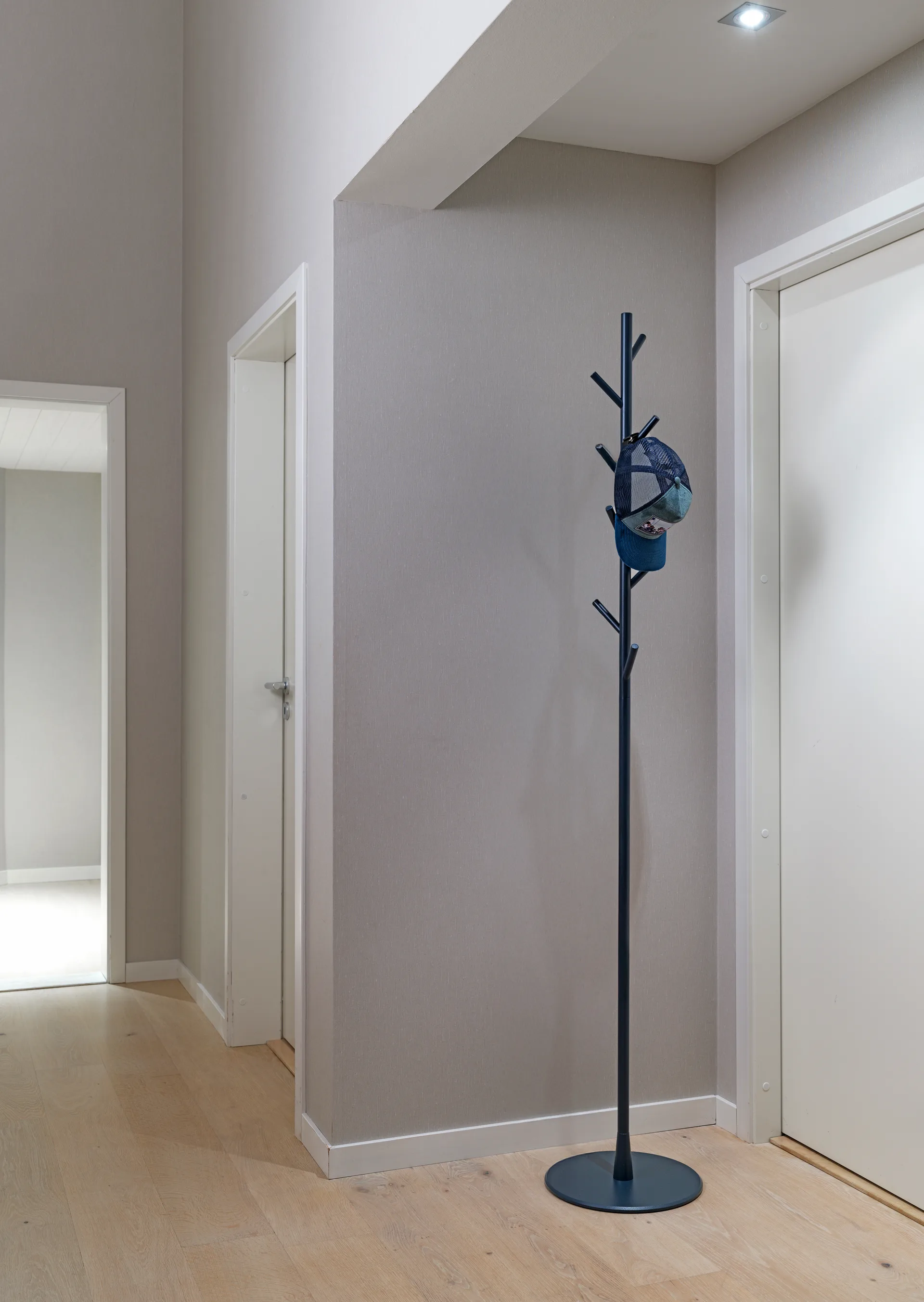 Perchero de pie Sticks, Cardo SMD Design