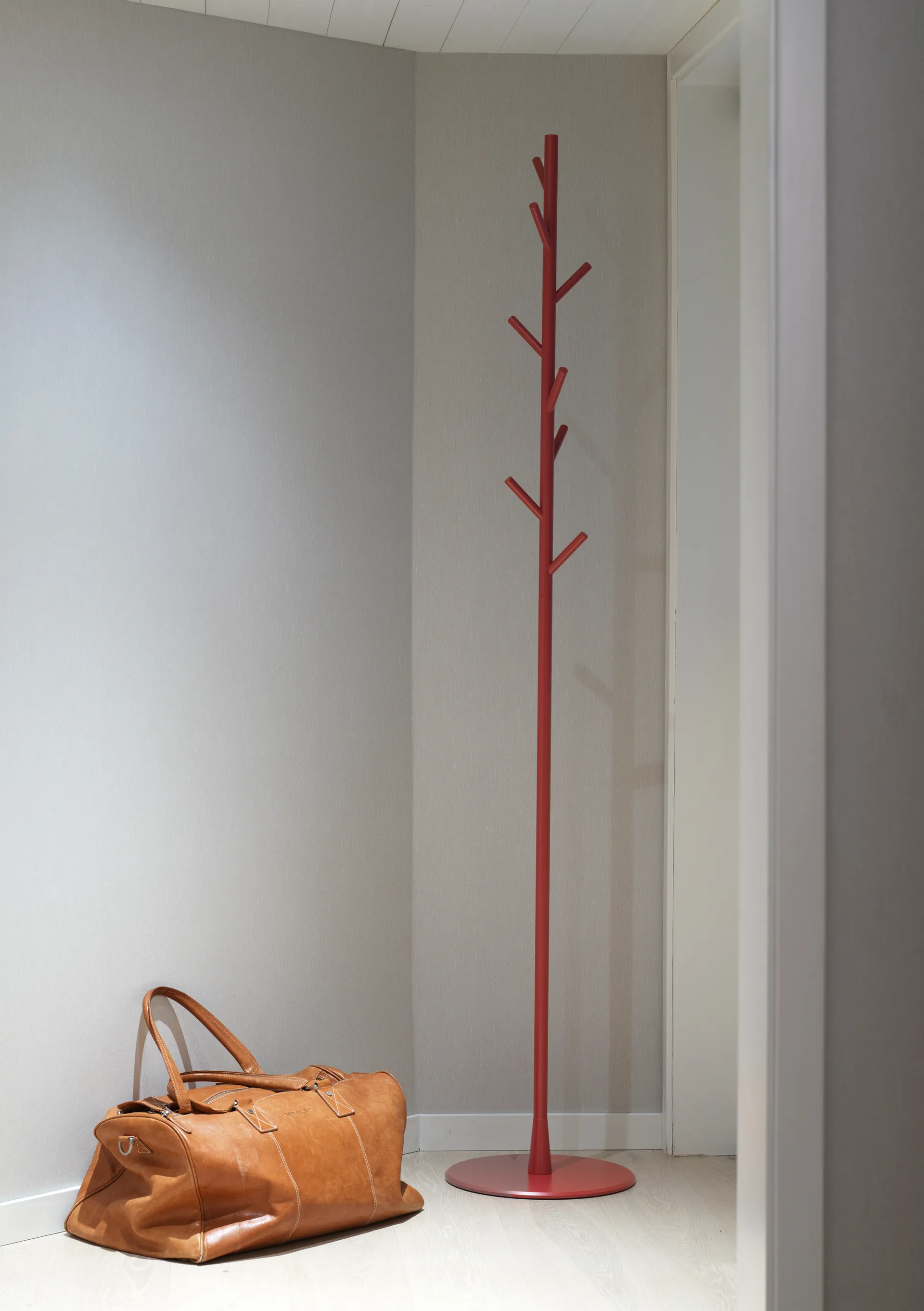 Perchero de pie Sticks, Escaramujo SMD Design