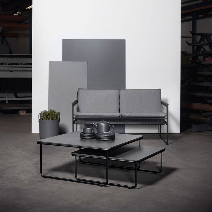 Sofá de 2 plazas Slow, Sunbrella gris-base de acero en color negro SMD Design