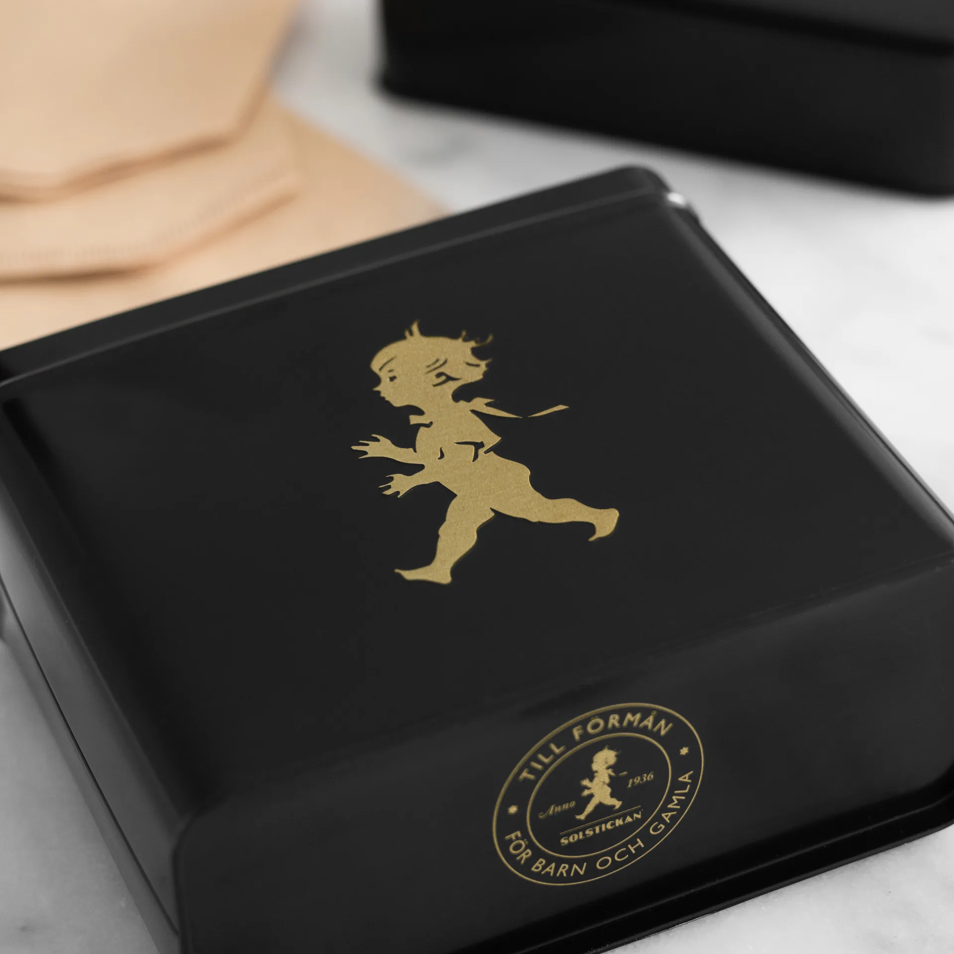 Bote de café Solstickan 15,4x17 cm, Negro-oro Solstickan Design