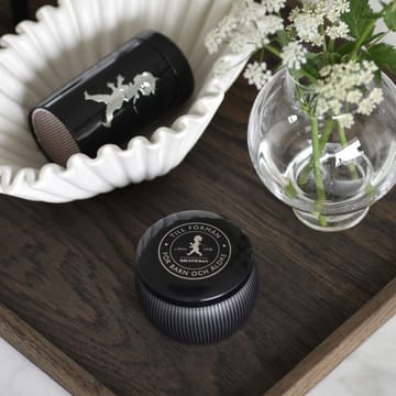 Caja de regalo Solstickan con vela aromática + bote con cerillas - Negro-vela perfumada de madera de cedro - Solstickan Design