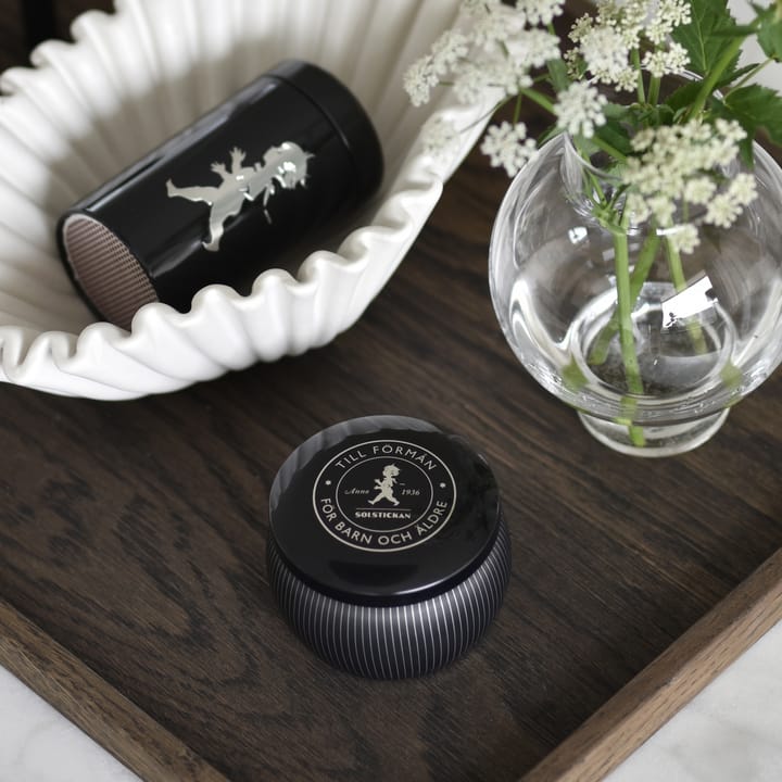 Caja de regalo Solstickan con vela aromática + bote con cerillas, Negro-vela perfumada de madera de cedro Solstickan Design