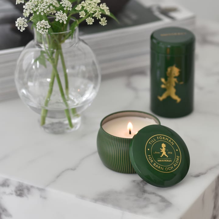 Caja de regalo Solstickan con vela aromática + bote con cerillas - Verde-vela perfumada de bosque de coníferas - Solstickan Design