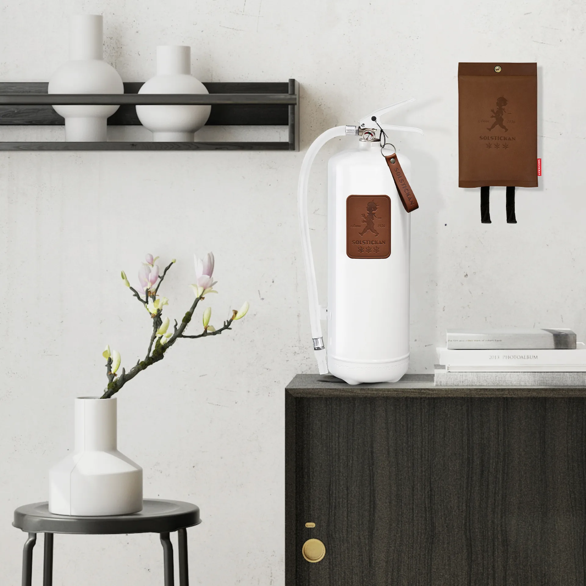 Extintor Solstickan 6 kg, Blanco-cuero oscuro marrón Solstickan Design