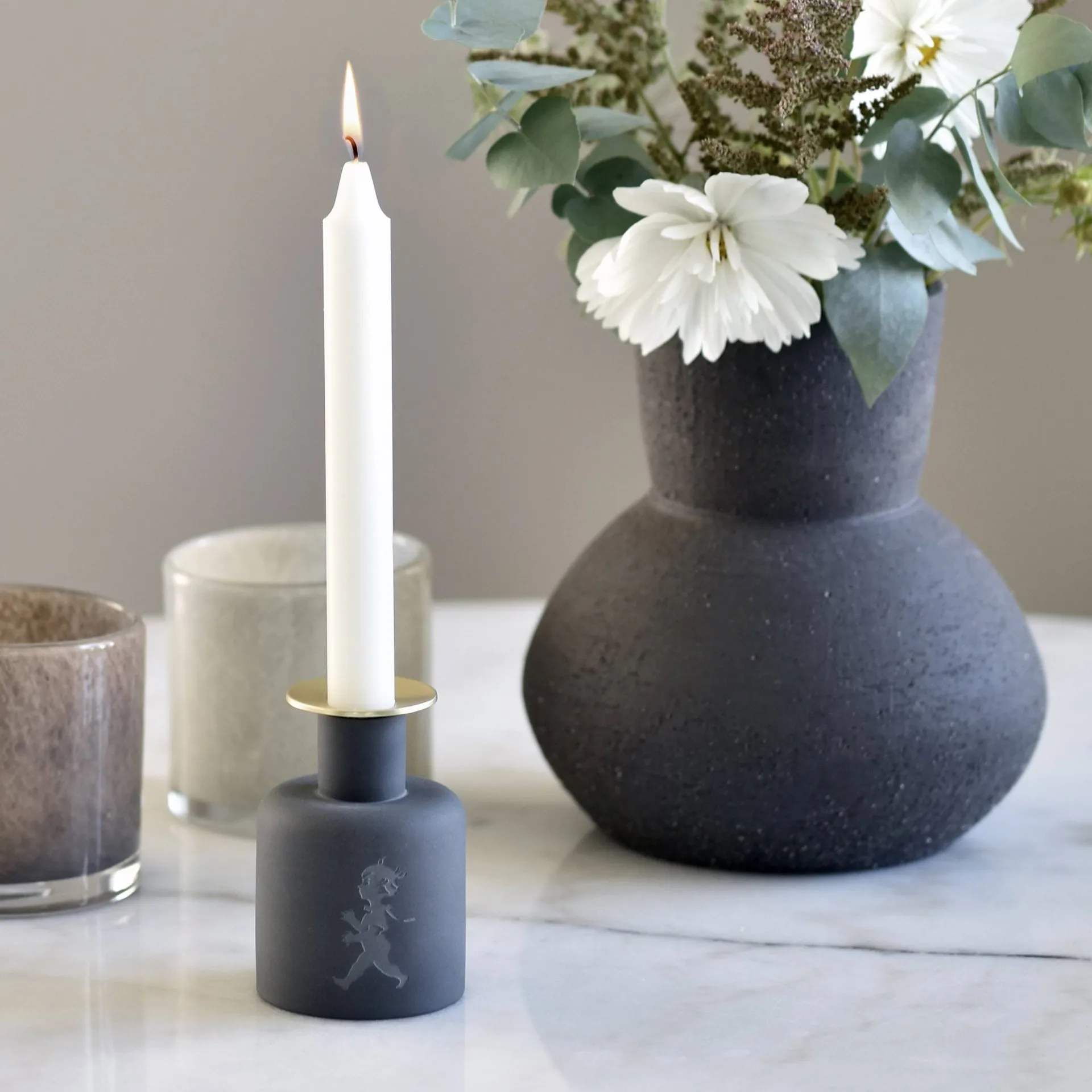 Solstickan candelero de cerámica, Gris oscuro-antracita Solstickan Design