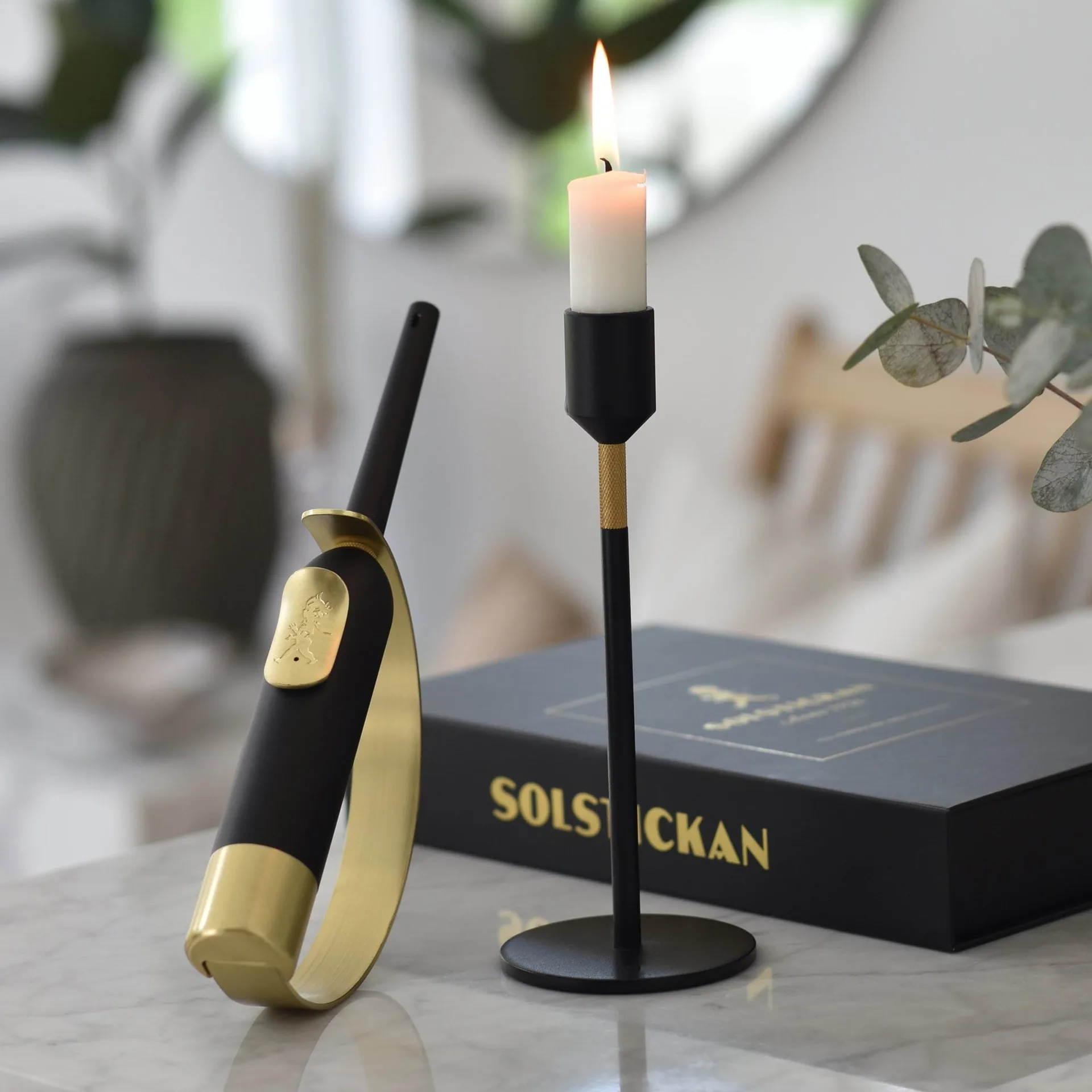 Solstickan encendedor de llama, Negro-latón Solstickan Design