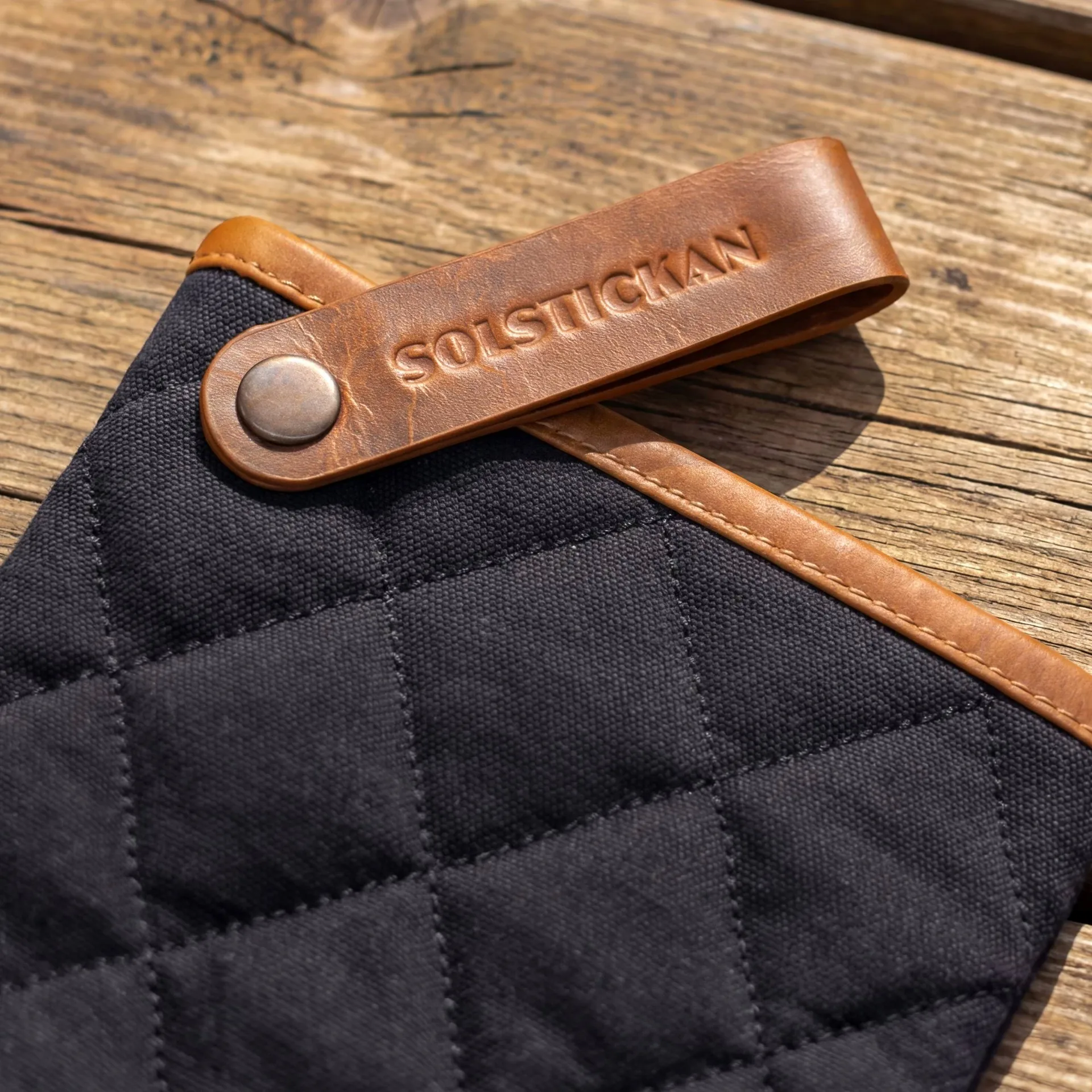 Solstickan manopla de cocina de lona, Negro Solstickan Design