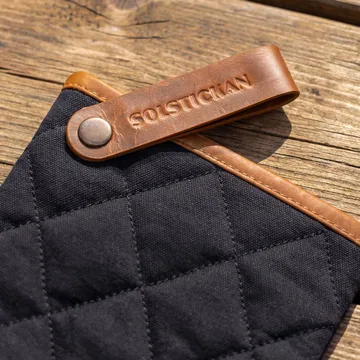 Solstickan manopla de cocina de lona - Negro - Solstickan Design