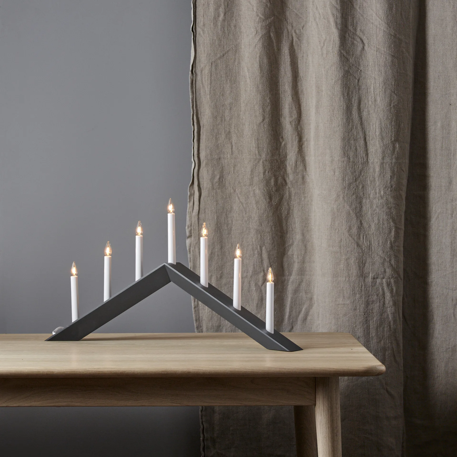Candelabro Arrow 36 cm, gris Star Trading