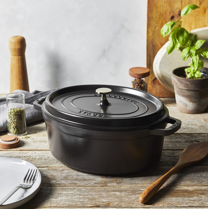 Cacerola de hierro fundido Staub La Cocotte oval 2,35 L, Negro STAUB