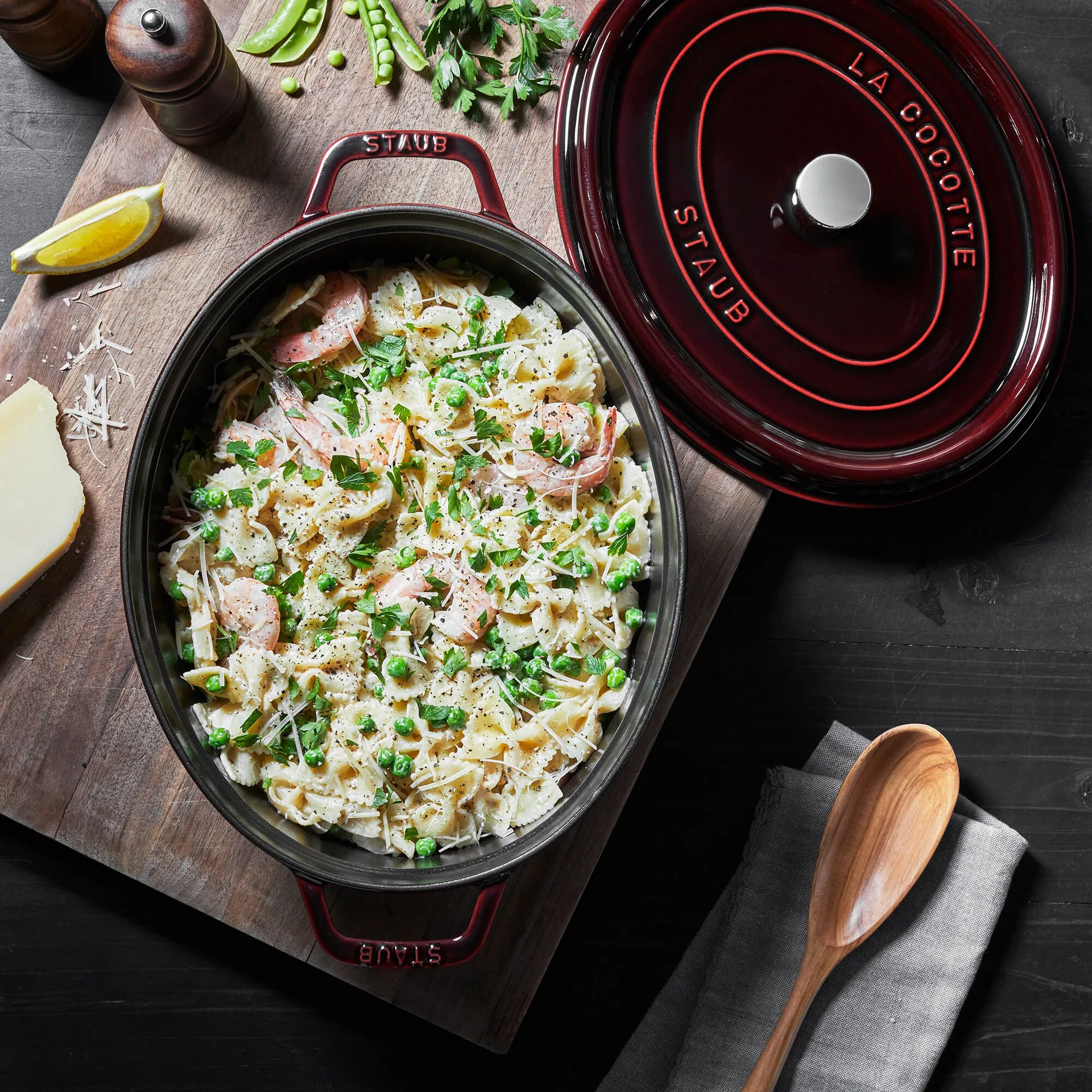 Cacerola de hierro fundido Staub La Cocotte oval 4,2 L, Rojo granadina STAUB