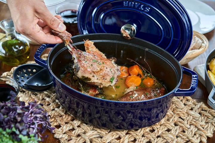 Cacerola de hierro fundido Staub La Cocotte oval 5,5 L, Azul oscuro STAUB