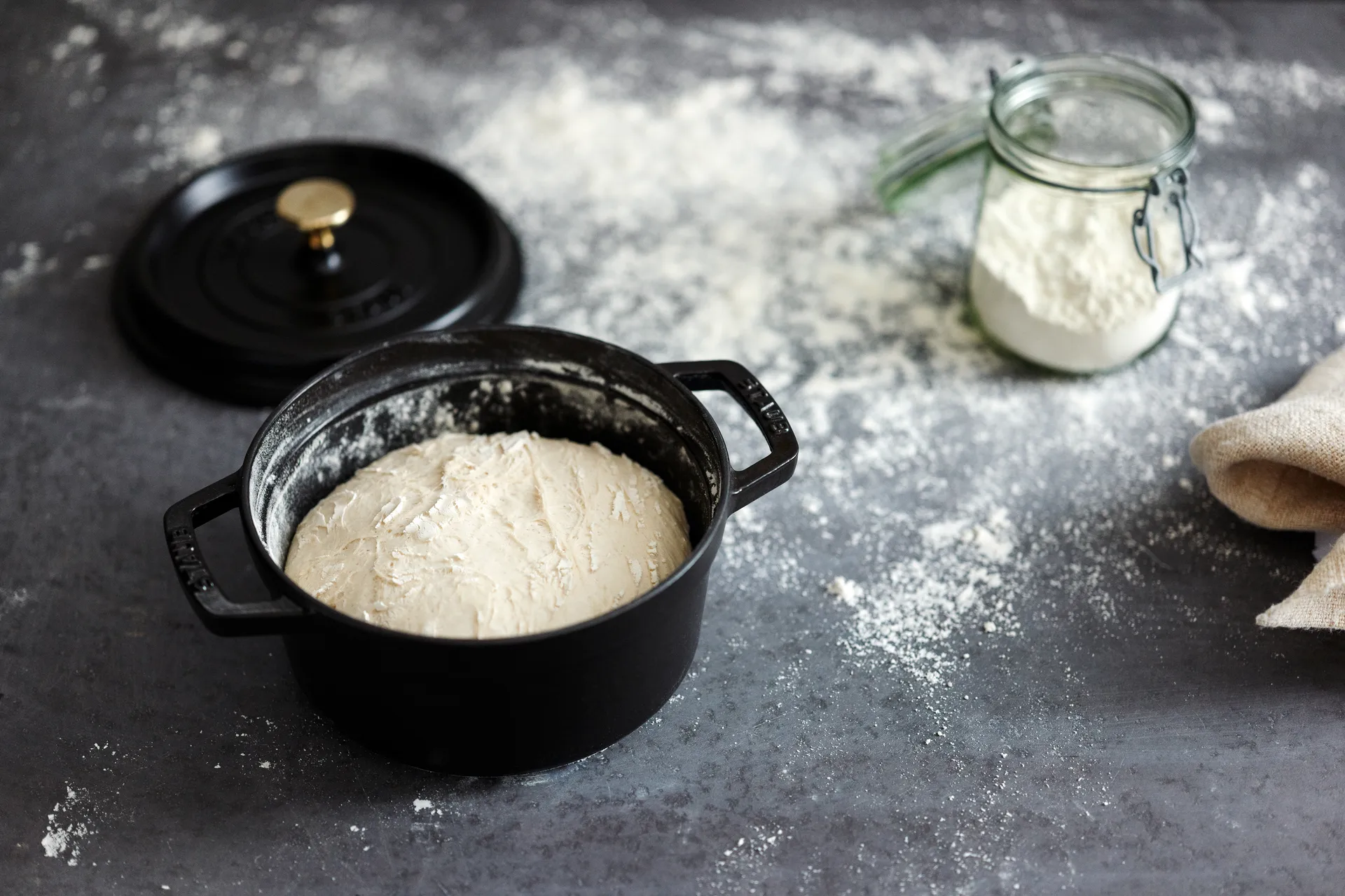 Cacerola de hierro fundido Staub La Cocotte redonda 1,7 L, Negro STAUB