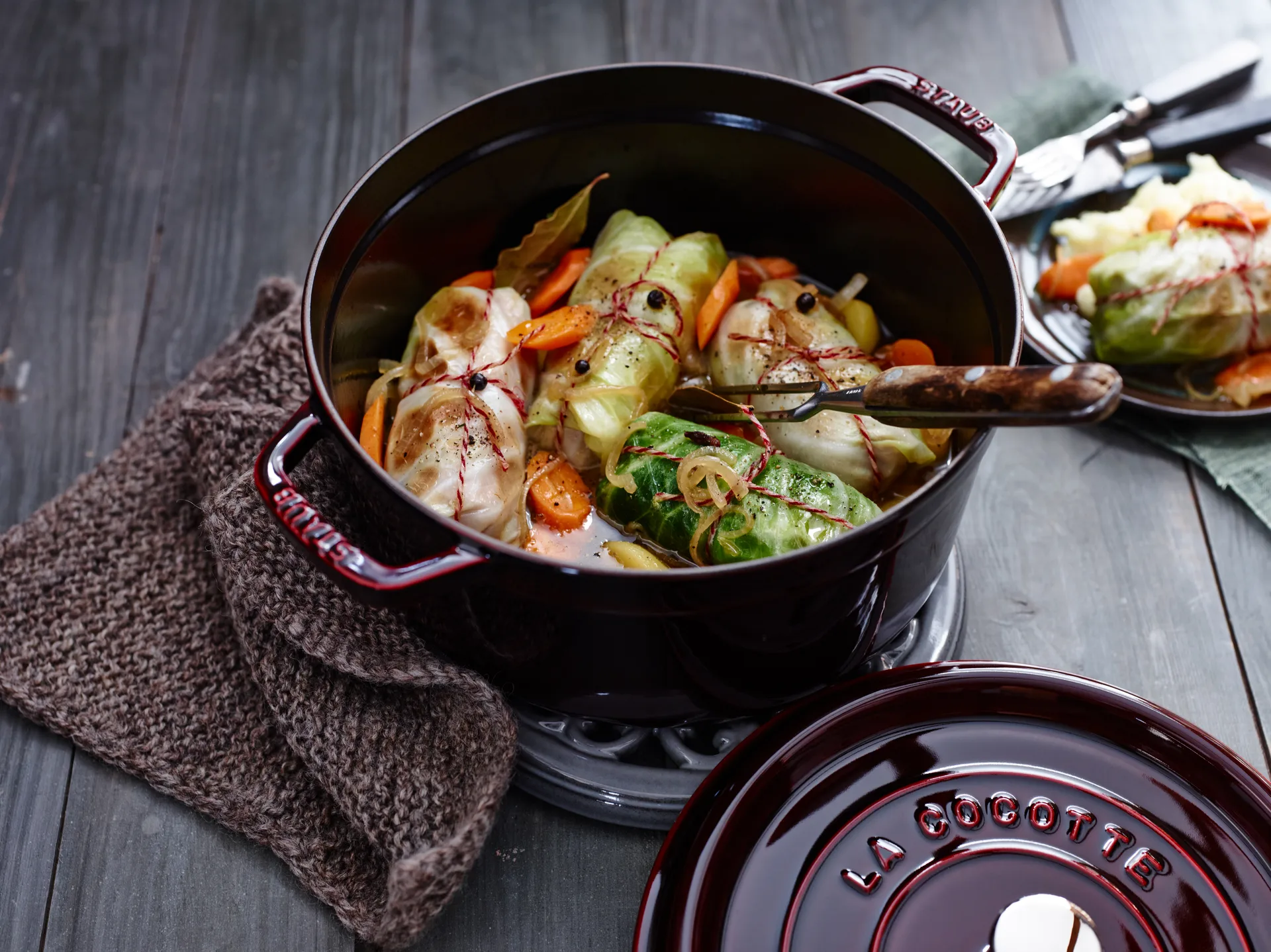 Cacerola de hierro fundido Staub La Cocotte redonda 2,6 L, Rojo granadina STAUB