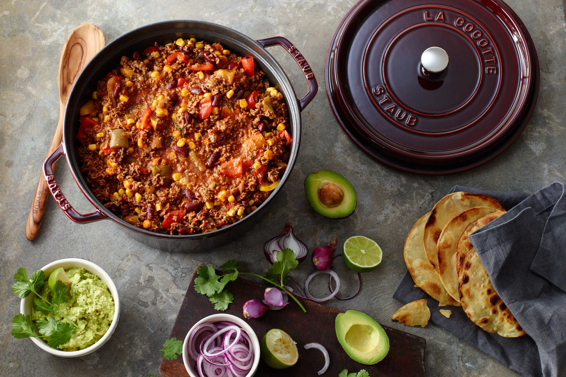 Cacerola de hierro fundido Staub La Cocotte redonda 6,7 L, Rojo granadina STAUB