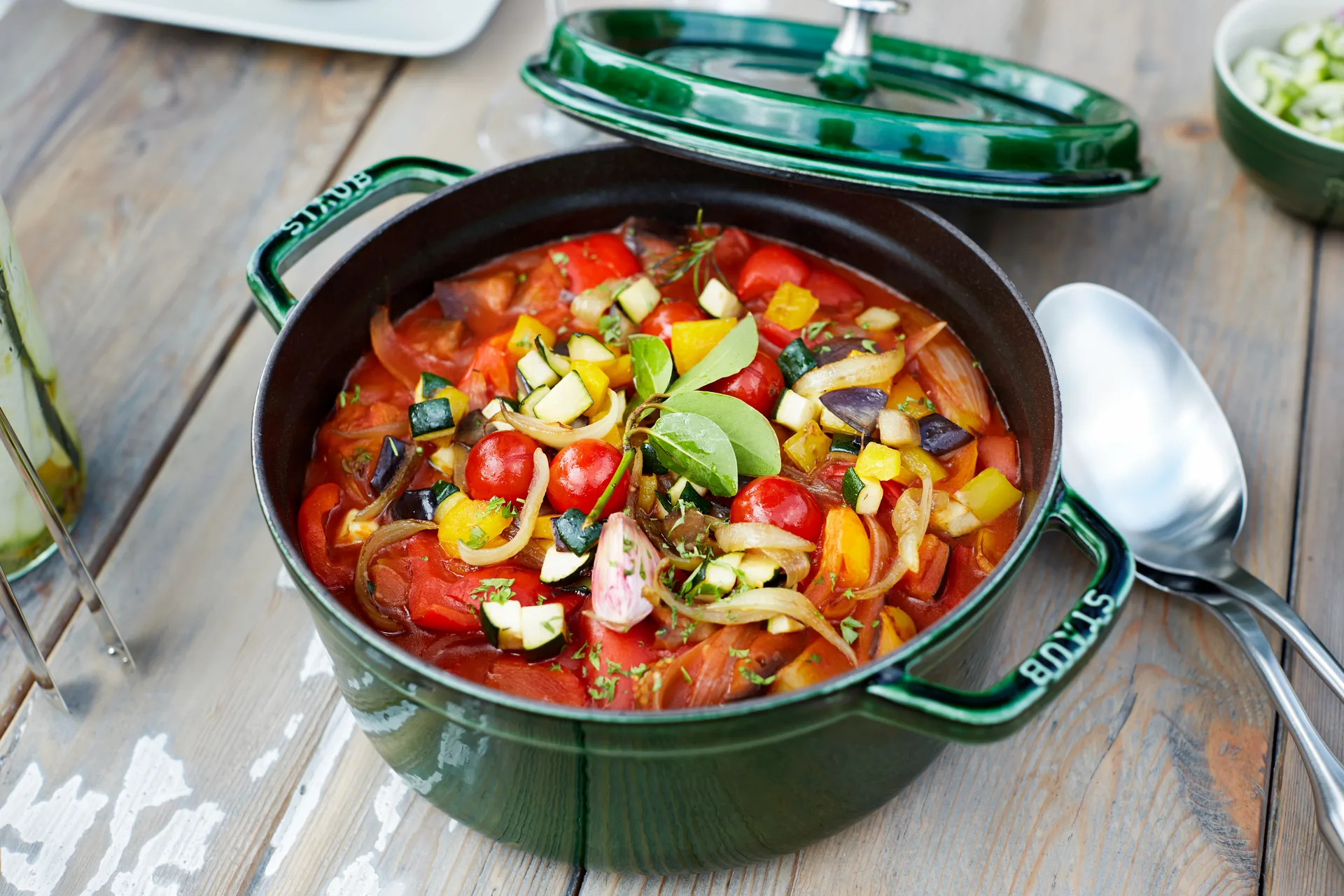 Cacerola de hierro fundido Staub La Cocotte redonda 6,75 L, Verde albahaca STAUB