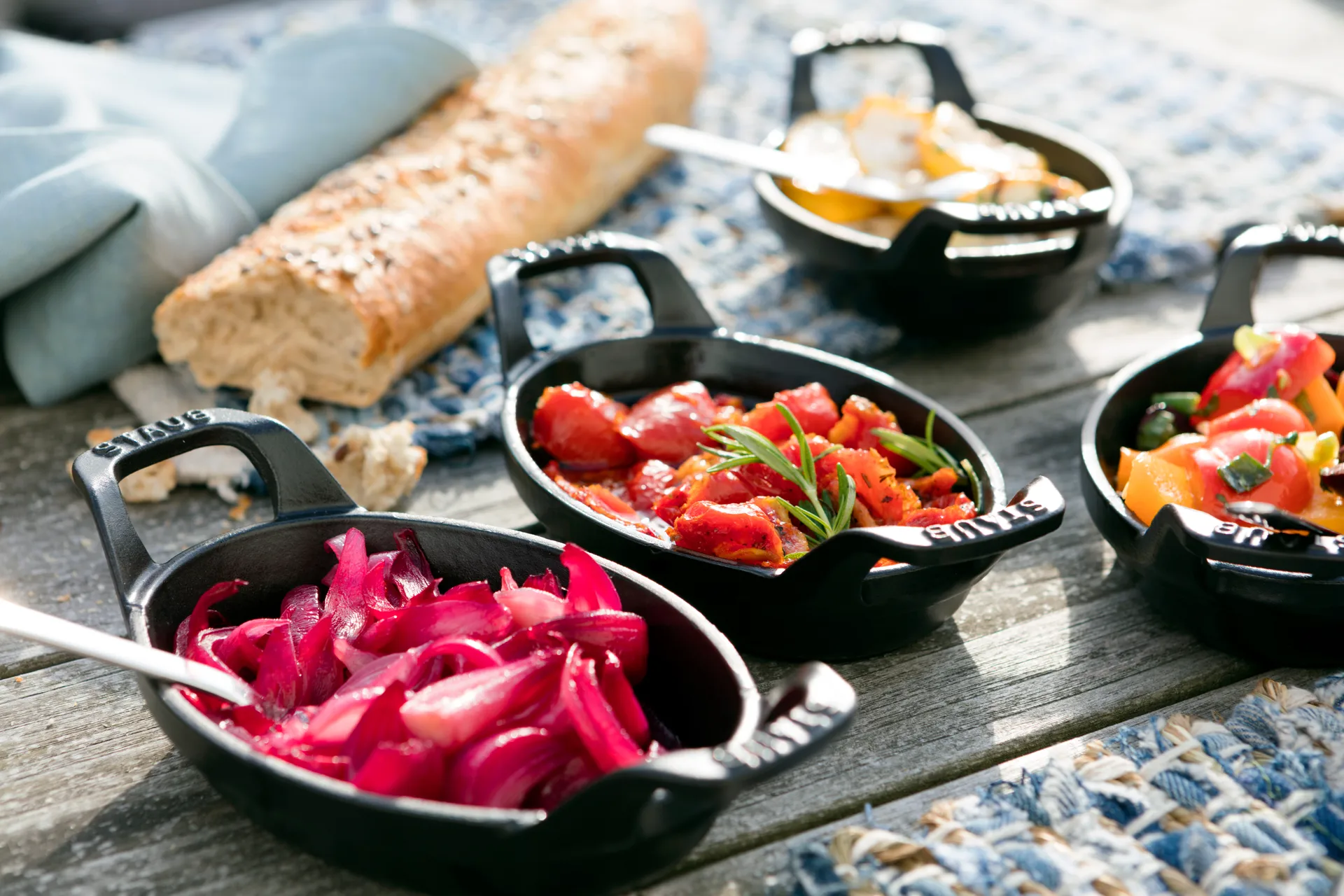 Fuente  de horno Staub oval de hierro fundido 15 cm, Negro STAUB