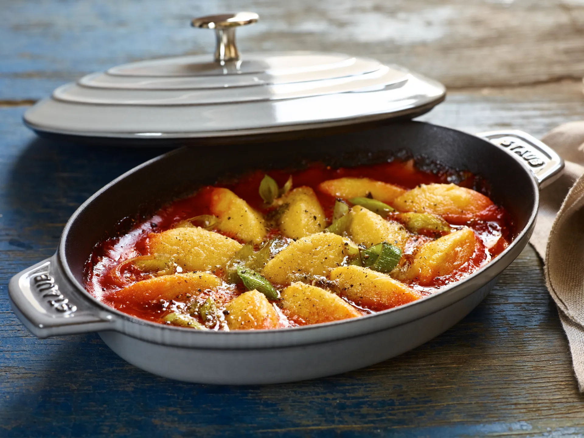 Fuente para horno Staub de hierro fundido con tapa ovalada 23 cm, Gris grafito STAUB