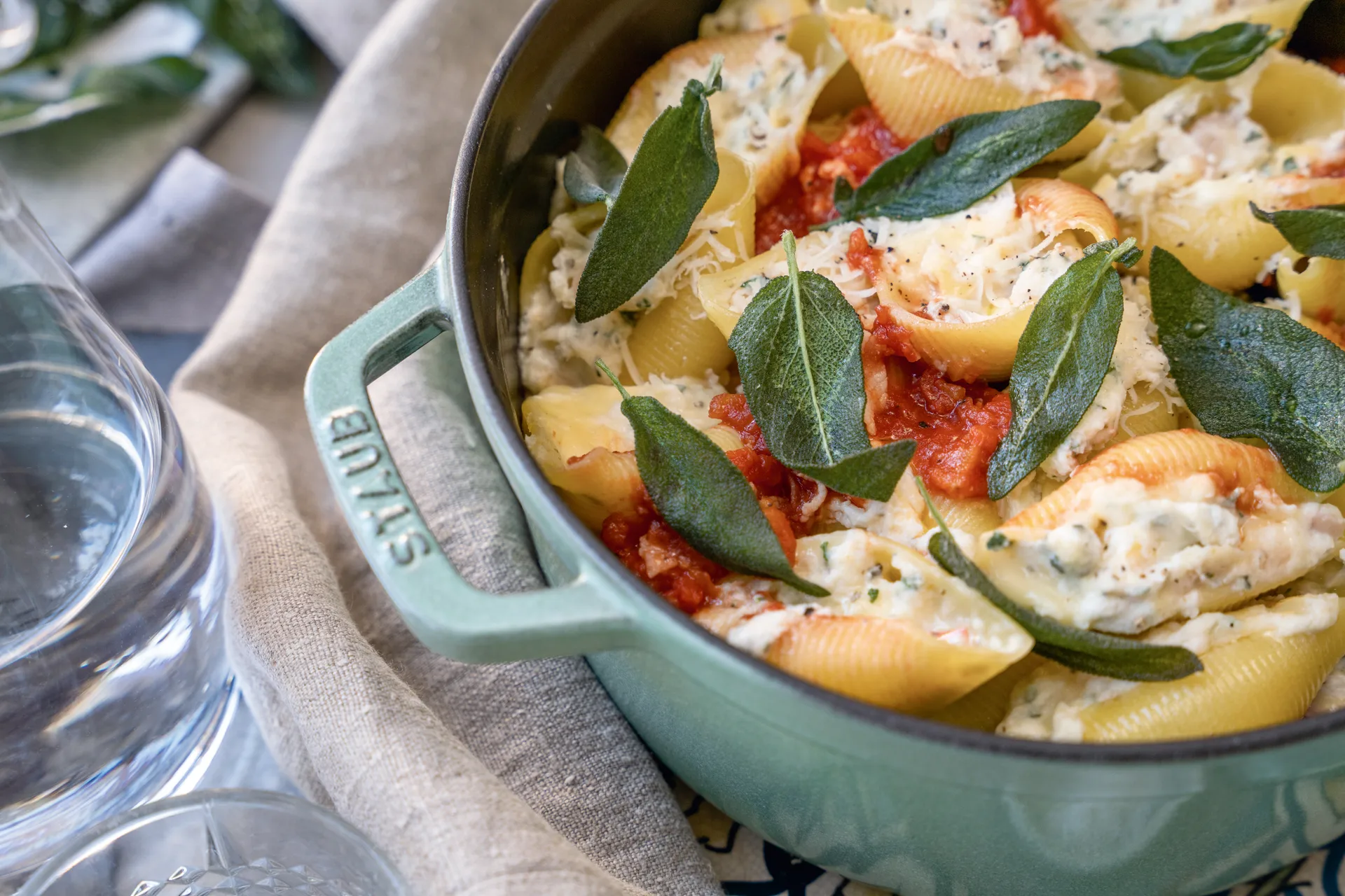 Olla de hierro fundido Staub redonda 5,2 l, Salvia STAUB