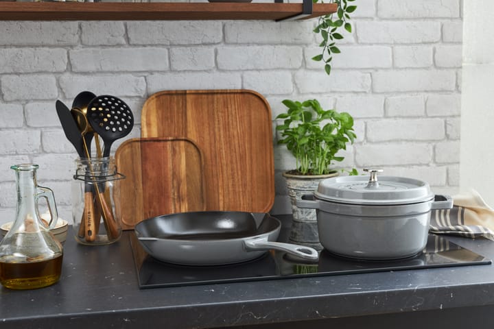 Sartén de hierro fundido Staub con pico de vertido Ø26 cm, Gris grafito STAUB