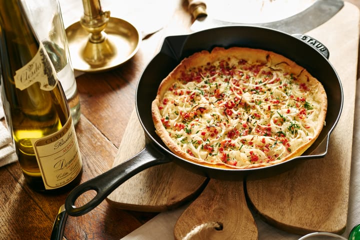 Sartén de hierro fundido Staub con pico de vertido Ø26 cm, Negro STAUB