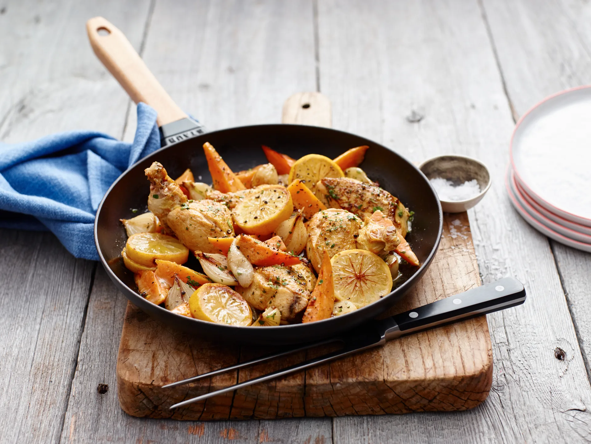 Sartén de hierro fundido Staub negra con mango de madera claro, Ø20 cm STAUB