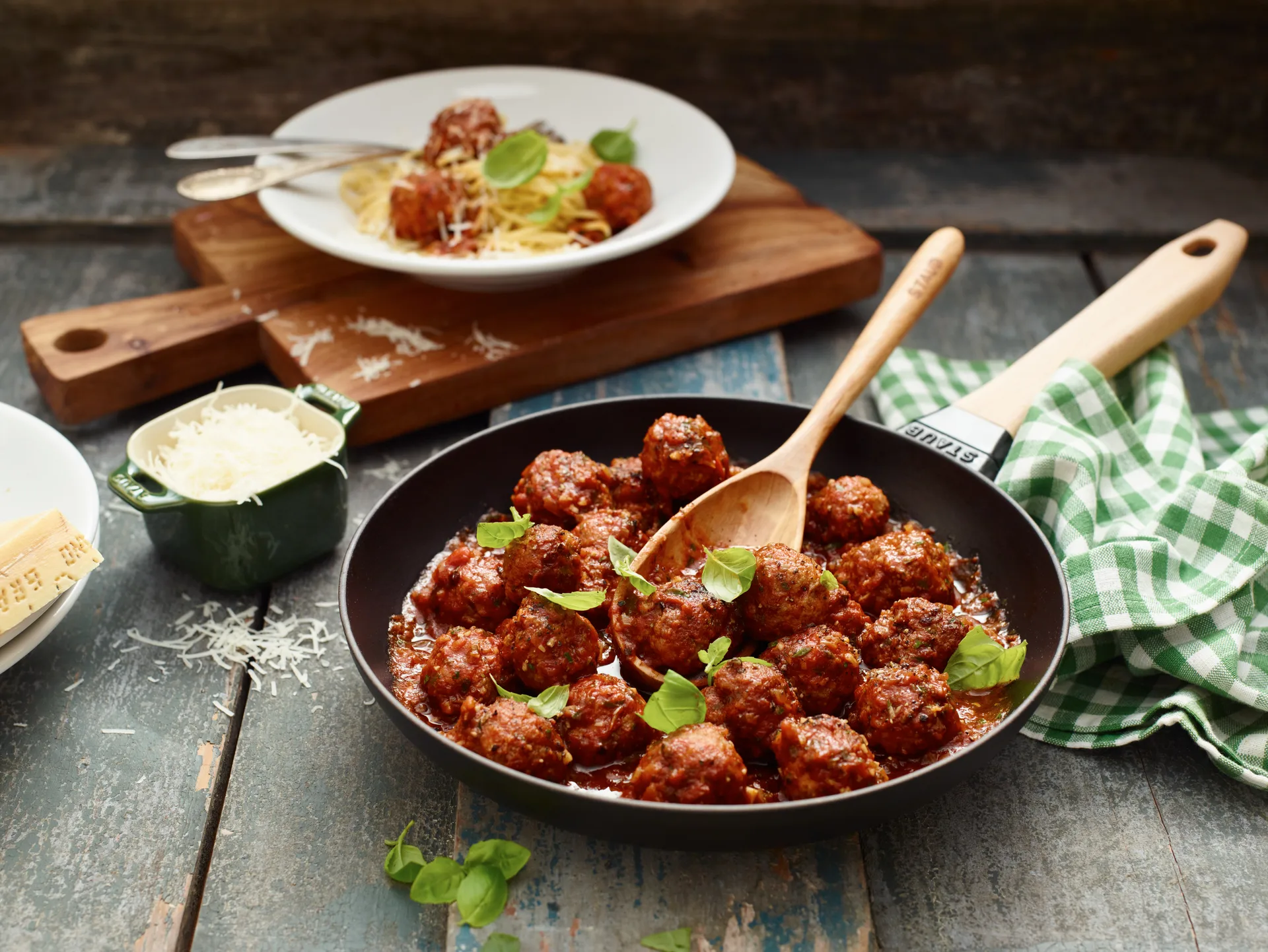 Sartén de hierro fundido Staub negra con mango de madera claro, Ø26 cm STAUB