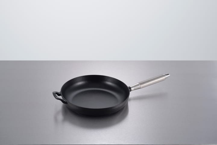 Sartén hierro fundido Buster & Punch negro Ø28 cm, Asa de acero STAUB