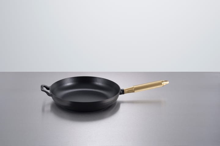 Sartén hierro fundido Buster & Punch negro Ø28 cm, Asa de latón STAUB