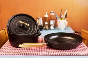 Sartén hierro fundido Buster & Punch negro Ø28 cm - Asa de latón - STAUB