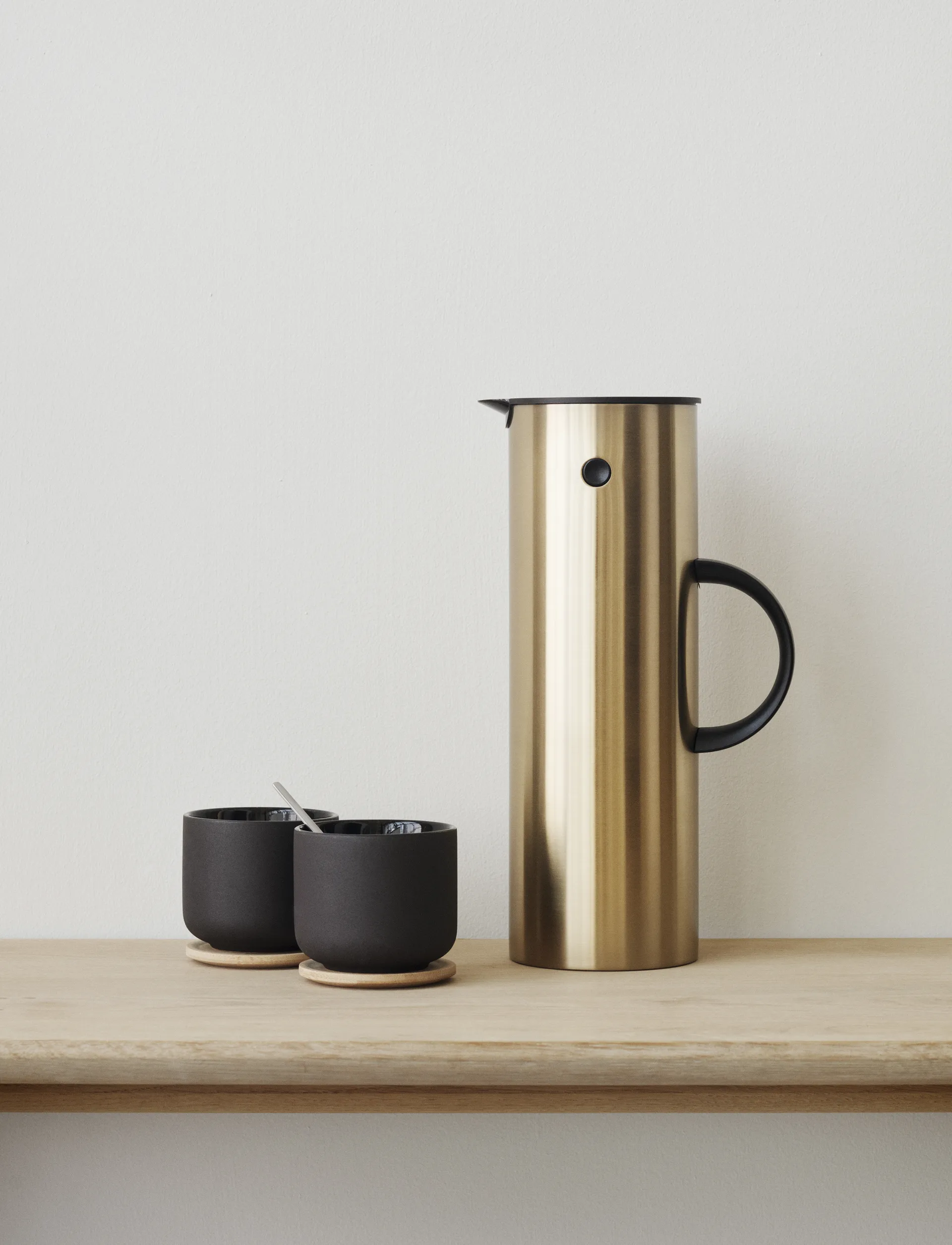 Jarra termo EM77 1 l, Brushed brass Stelton