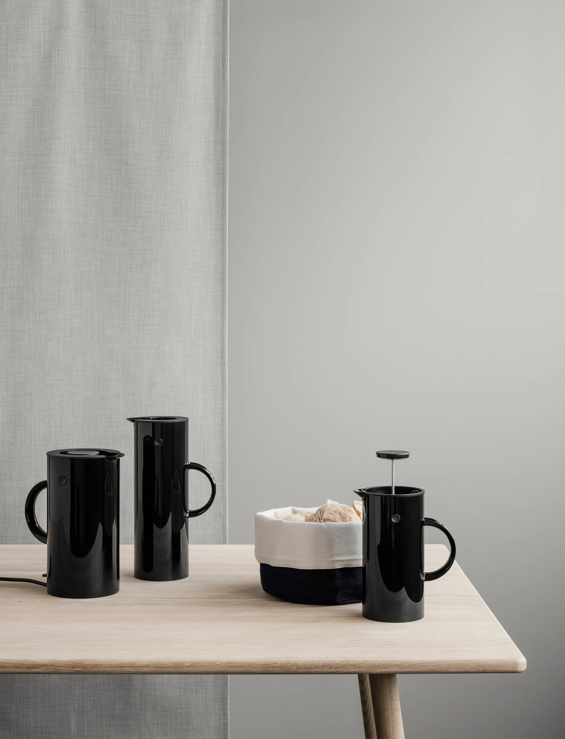 Jarra termo EM77 1 l, negro brillante Stelton