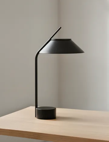 Lámpara de mesa Vinkel LED portátil - Negro - Stelton