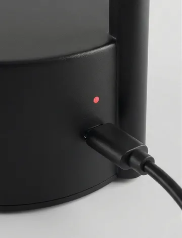 Lámpara de mesa Vinkel LED portátil - Negro - Stelton