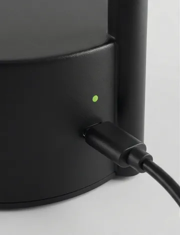 Lámpara de mesa Vinkel LED portátil - Negro - Stelton
