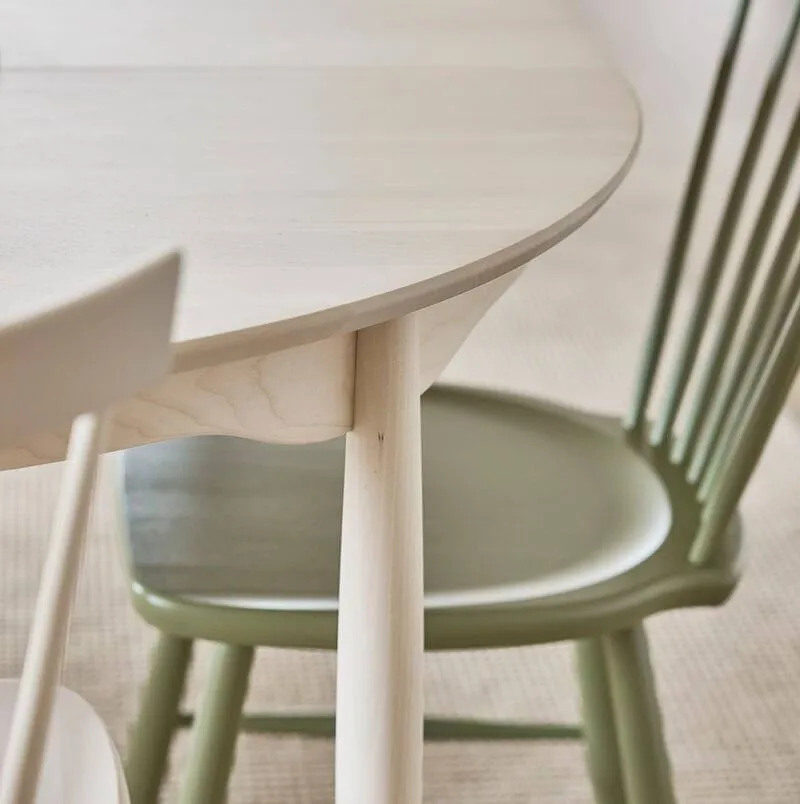 Mesa de comedor Carl extensible, Roble claro con barniz mate, Ø115 cm Stolab