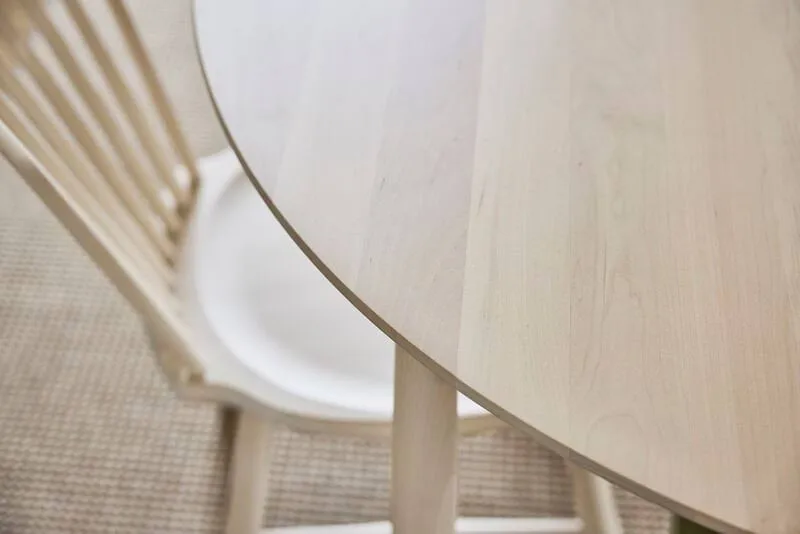 Mesa de comedor Carl extensible, Roble claro con barniz mate, Ø115 cm Stolab