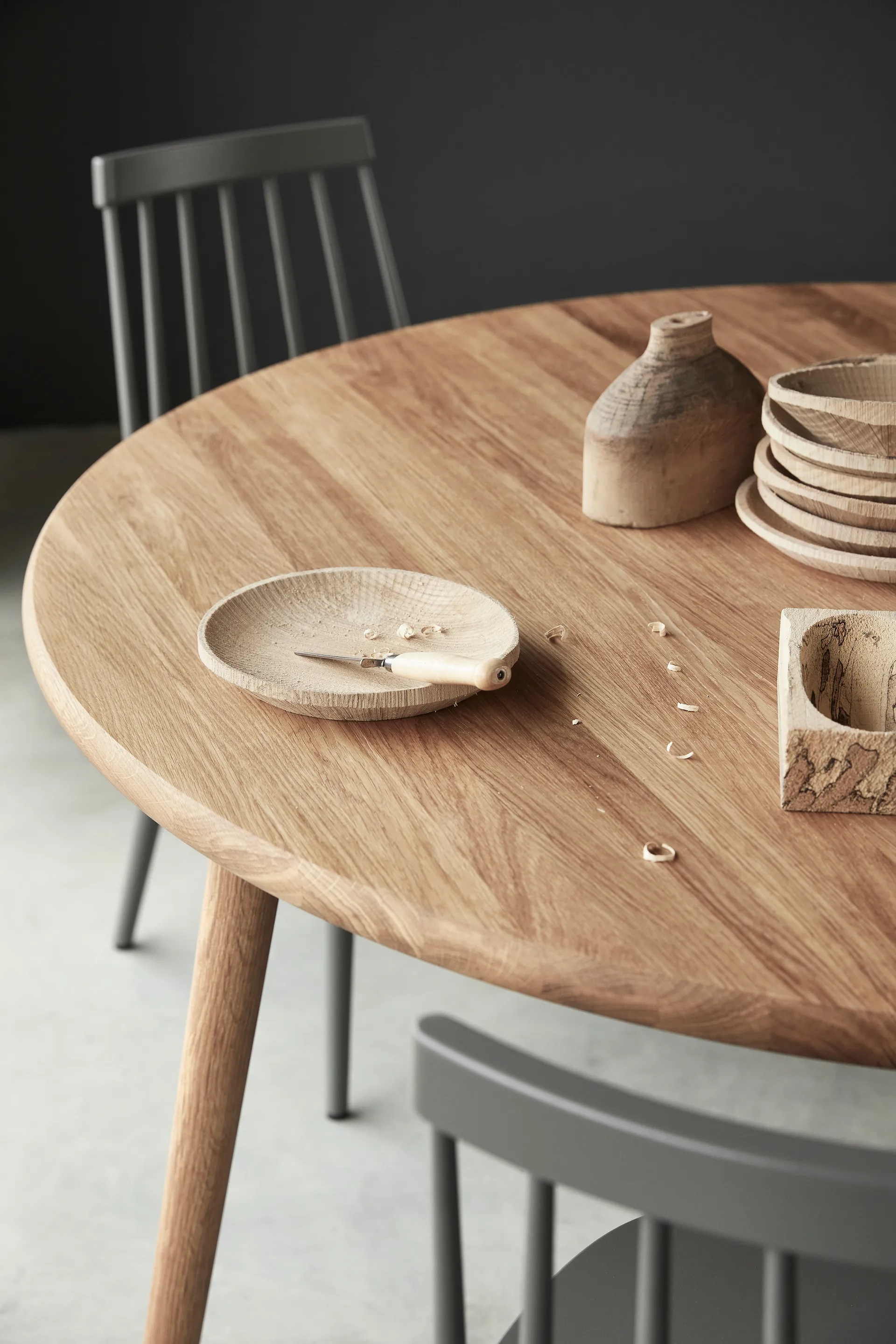 Mesa de comedor Miss Tailor redonda Ø130 cm, roble natural tratado con aceite, tablero fijo Stolab