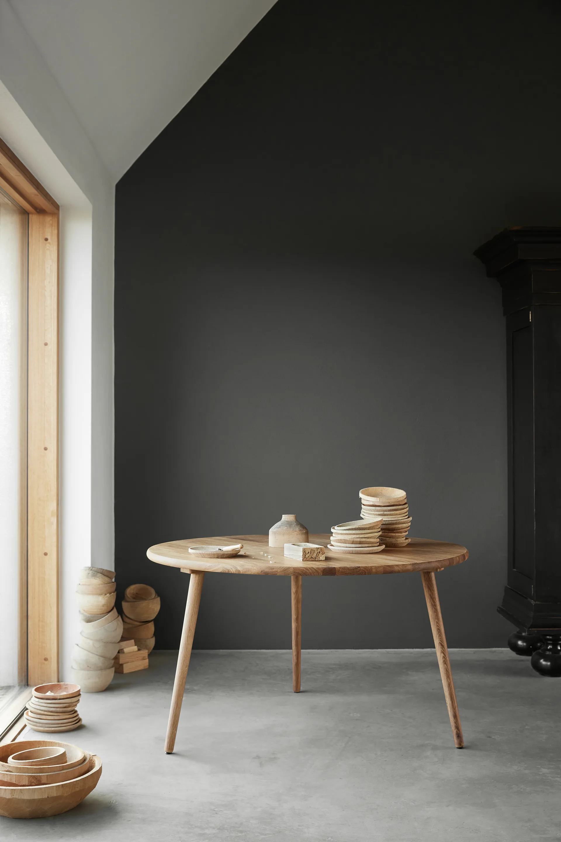 Mesa de comedor Miss Tailor redonda Ø130 cm, roble natural tratado con aceite, tablero fijo Stolab