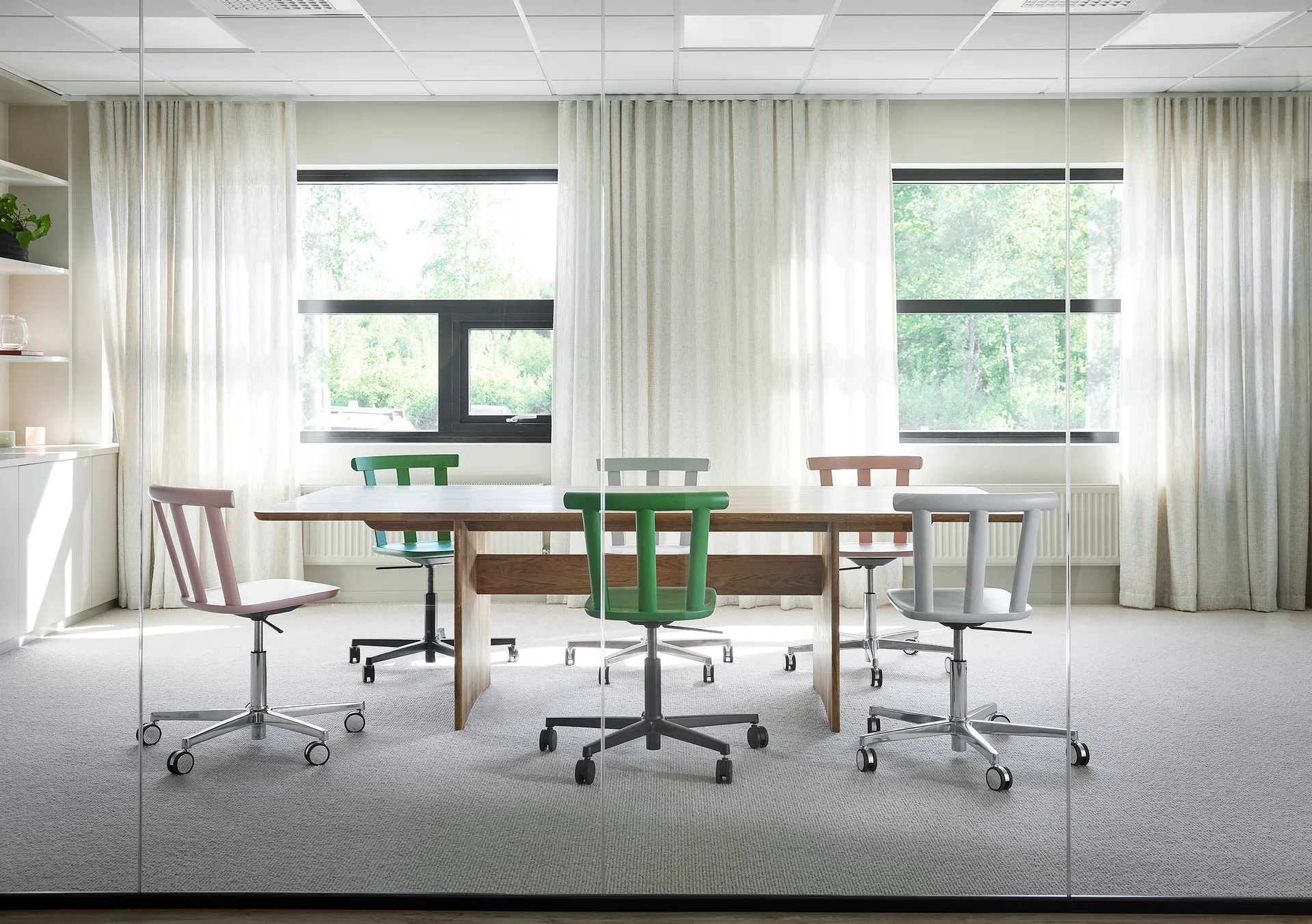 Silla Alt base giratoria con asiento tapizado abedul, Hallingdal 65-103 grey/beige-blanco 21 Stolab