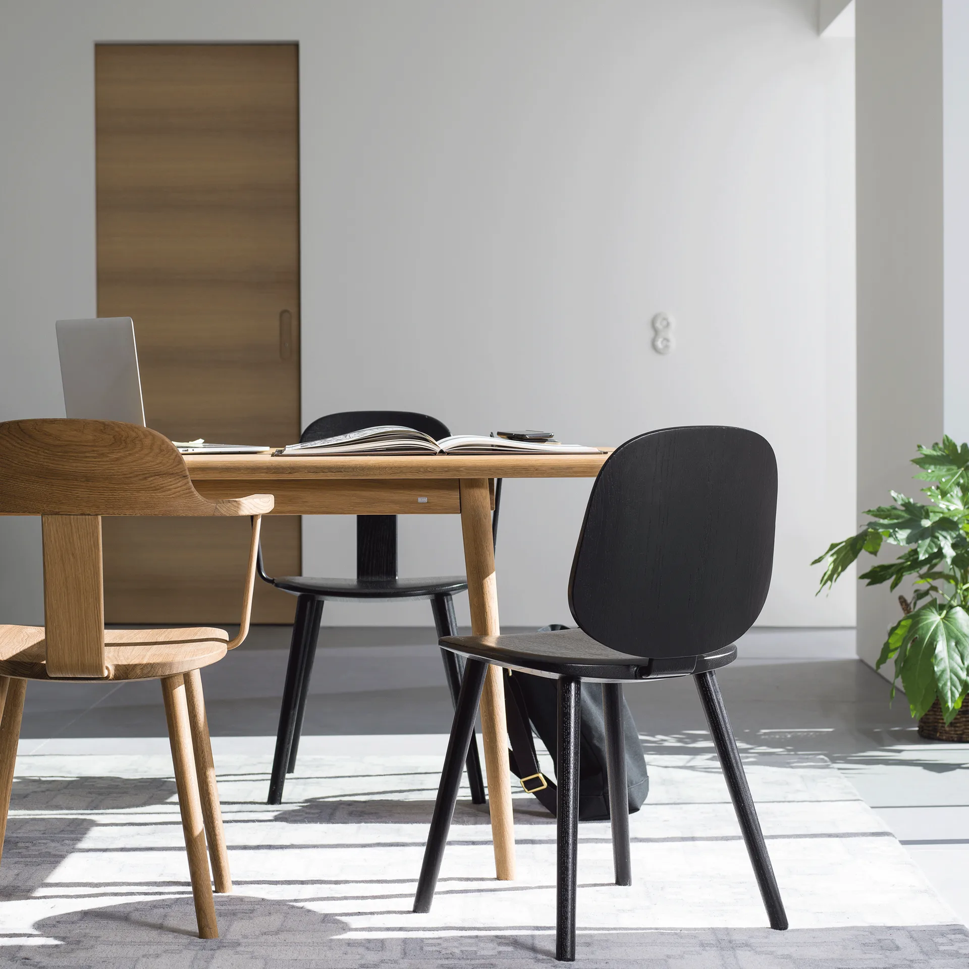 Silla con reposabrazos Sture, Roble aceite natural Stolab