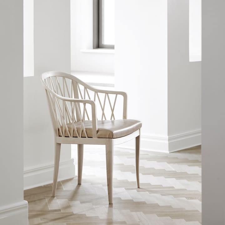Silla con reposabrazos Widemar, Cuero tärnsjö natural, oljad abedul Stolab