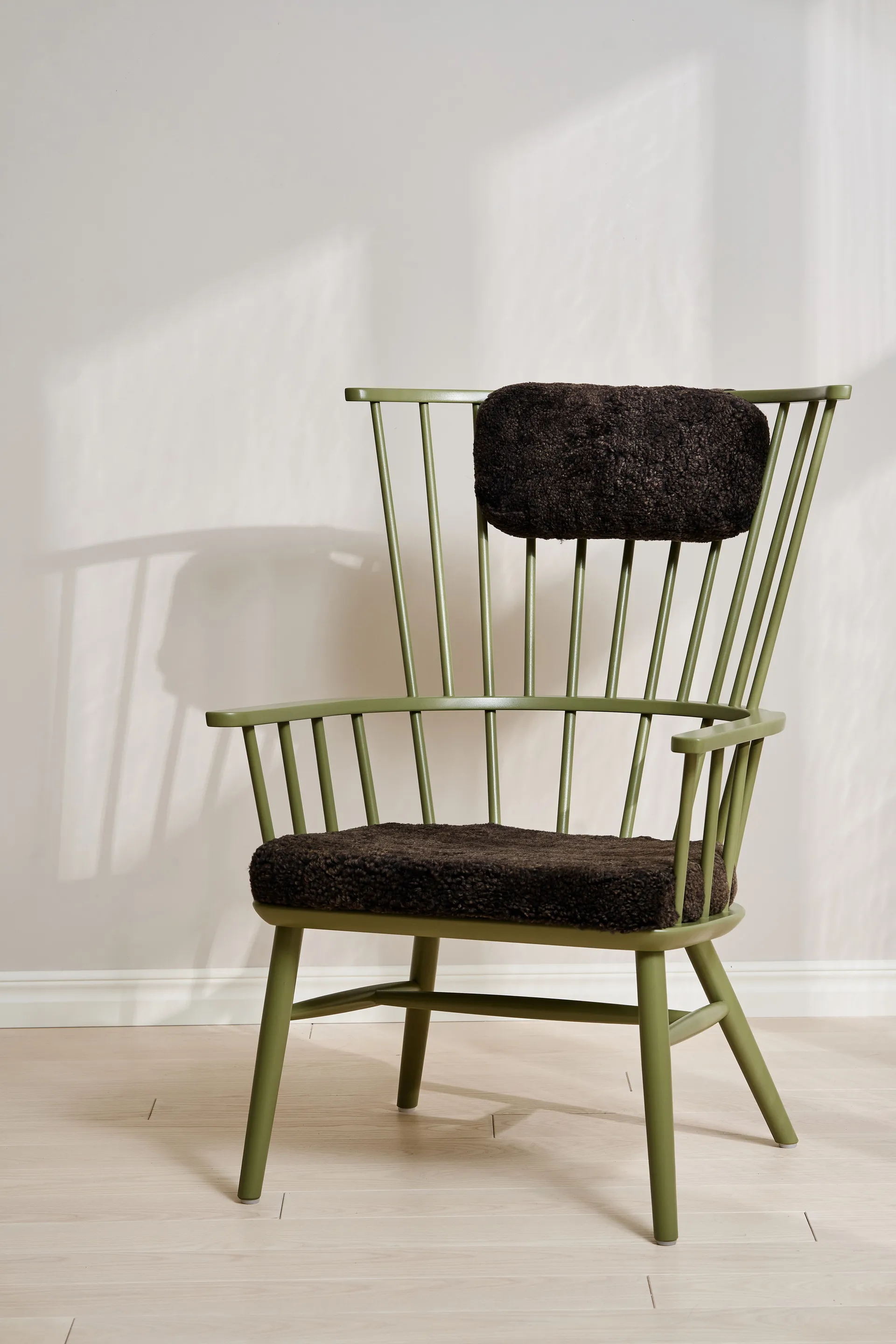 Silla Henriette con cojín de asiento y cervical Verde oliva-Espresso,  Stolab