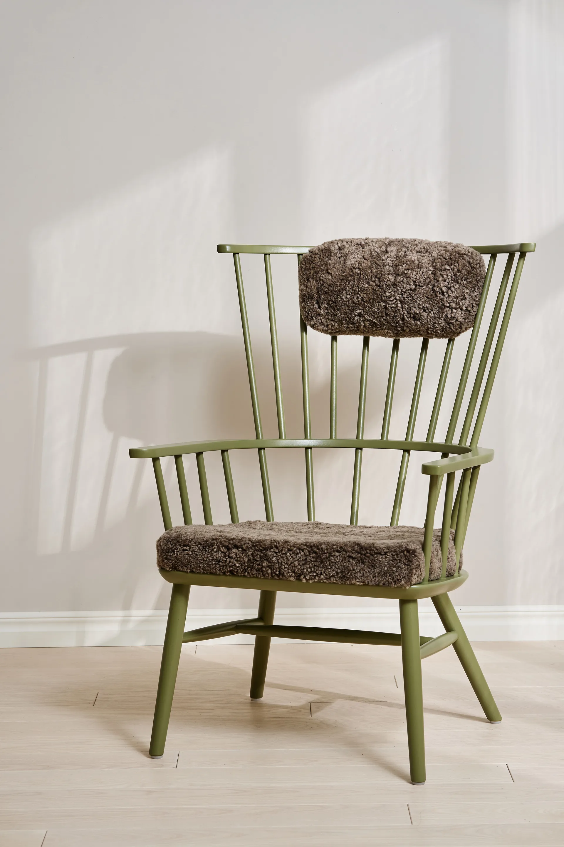 Silla Henriette con cojín de asiento y cervical Verde oliva-Sahara,  Stolab