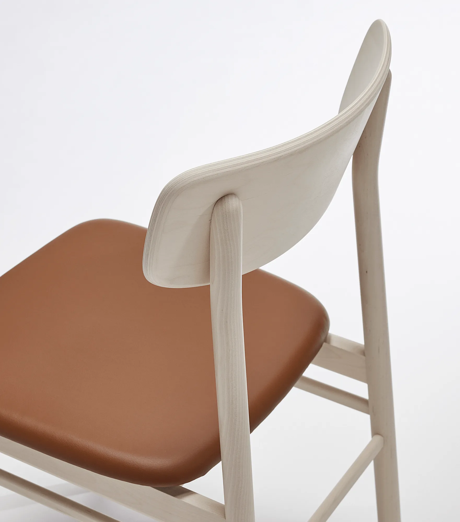 Silla Prima Vista abedul aceitado blanco, Cuero Elmosoft 43807 cognac Stolab