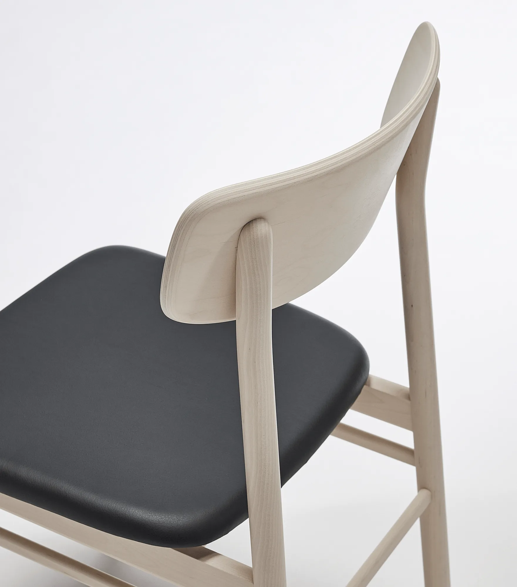 Silla Prima Vista abedul aceitado blanco, Cuero Elmosoft 99001 negro Stolab