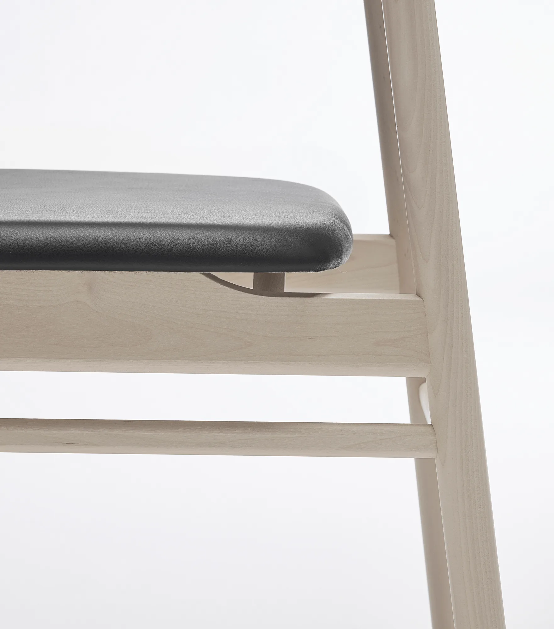 Silla Prima Vista abedul aceitado blanco, Cuero Elmosoft 99001 negro Stolab