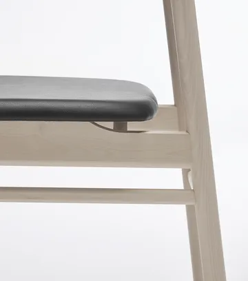 Silla Prima Vista abedul aceitado blanco - Cuero Elmosoft 99001 negro - Stolab